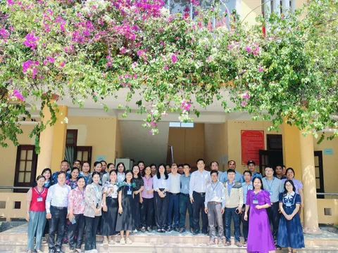 CHÀO MỪNG ĐOÀN CÔNG TÁC CỦA SỞ GIÁO DỤC ĐÀO TẠO VỀ THĂM TRƯỜNG