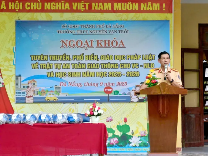 HÌNH ẢNH TUYÊN TRUYỀN, GIÁO DỤC PHÁP LUẬT VỀ AN TOÀN GIAO THÔNG VÀ HƯỚNG DẪN LÁI XE AN TOÀN