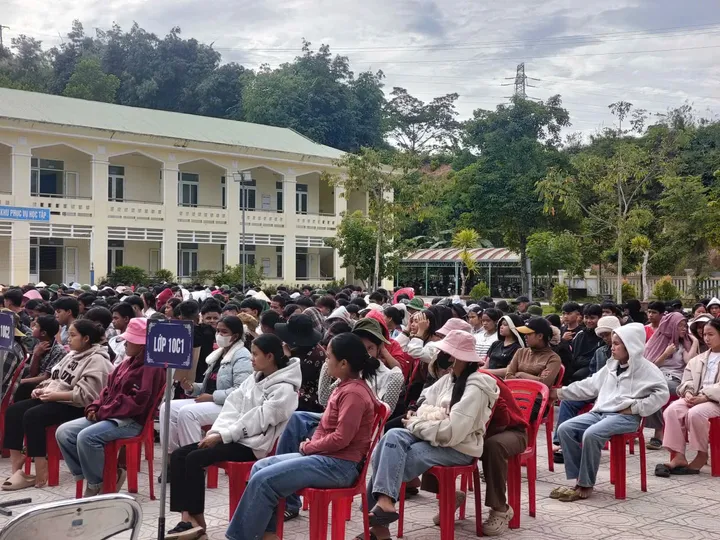 TRƯỜNG THPT NGUYỄN VĂN TRỖI TỔ CHỨC TUYÊN TRUYỀN, GIÁO DỤC GIỚI TÍNH VÀ SỨC KHỎE SINH SẢN VỊ THÀNH NIÊN NĂM HỌC 2025 – 2026